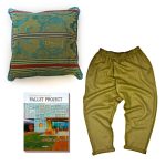 Combo Green di Ambasceria Cult con pantalone Pastrano, cuscino Repertoire collection e libro pallet project